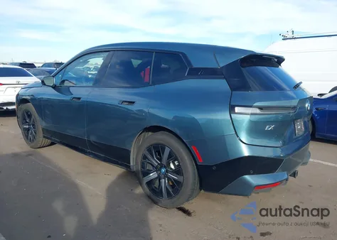 2023 BMW Ix xDrive50 z USA, uszkodzony, nr VIN WB523CF04PCM41160